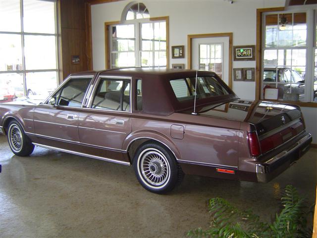 Lincoln Town Car 1987 photo 4