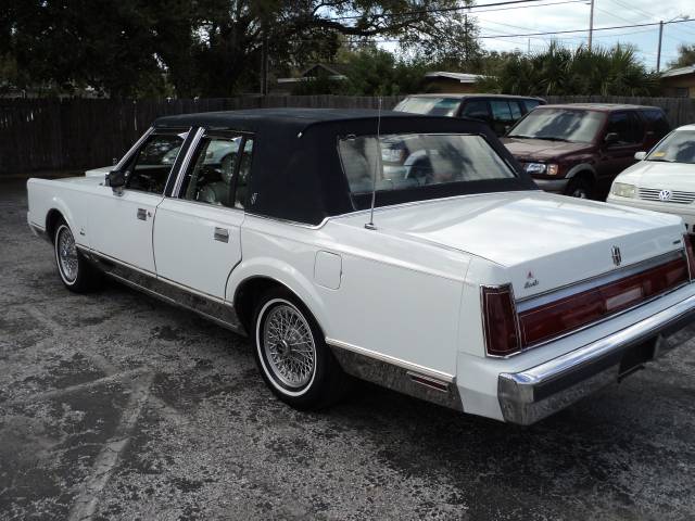 Lincoln Town Car 1987 photo 5