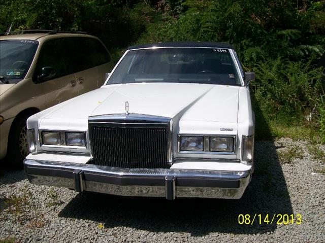 Lincoln Town Car 1988 photo 1