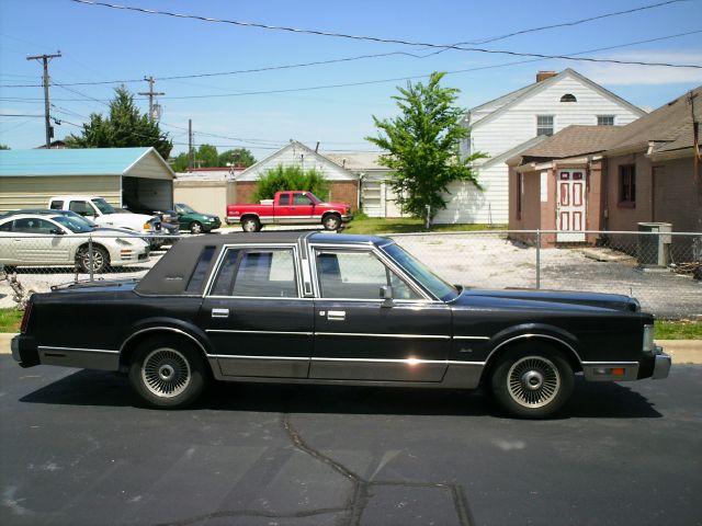 Lincoln Town Car 1988 photo 4
