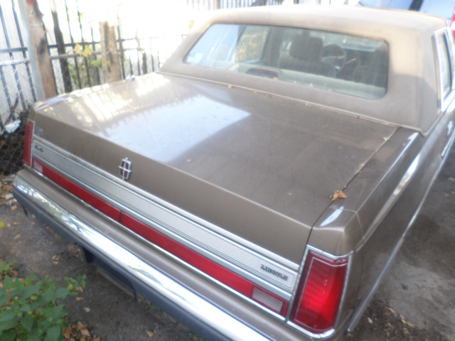 Lincoln Town Car 1988 photo 3