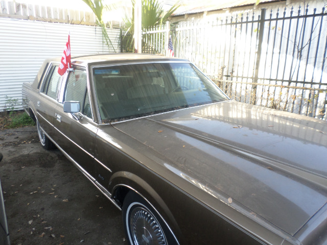 Lincoln Town Car 1988 photo 4