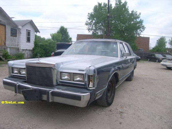 Lincoln Town Car 1988 photo 3