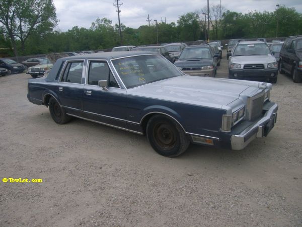 Lincoln Town Car 1988 photo 4
