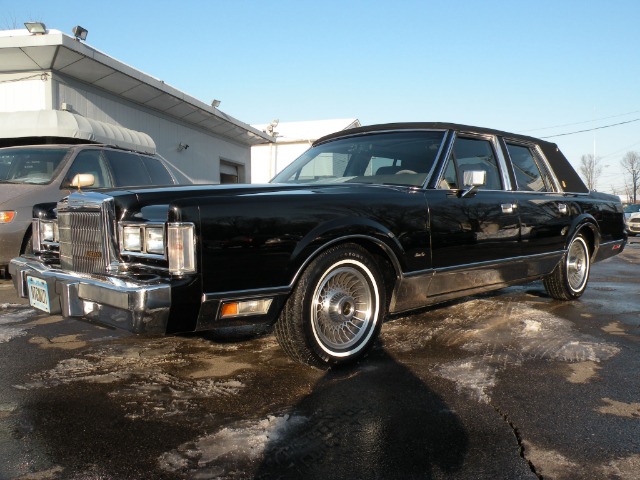 Lincoln Town Car 1989 photo 1