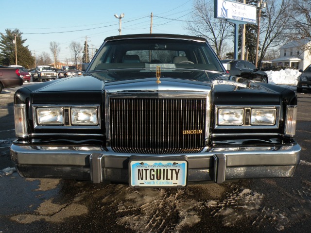 Lincoln Town Car 1989 photo 3