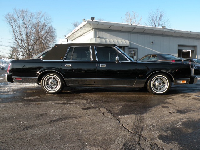 Lincoln Town Car 1989 photo 4