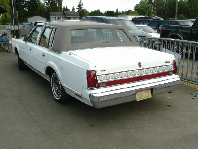 Lincoln Town Car 1989 photo 3