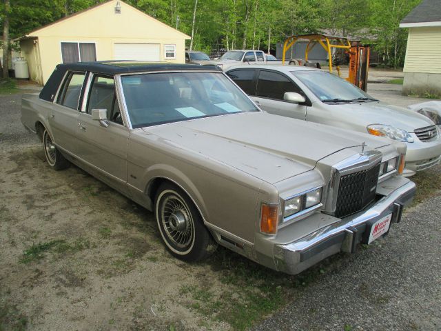Lincoln Town Car 1989 photo 2