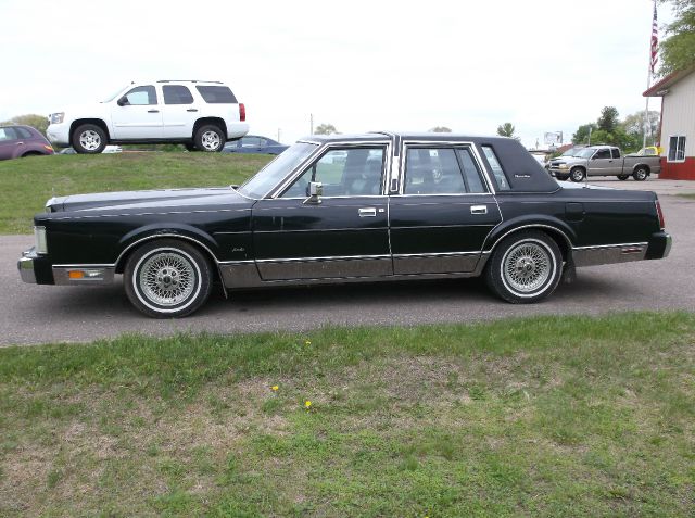Lincoln Town Car 1989 photo 2