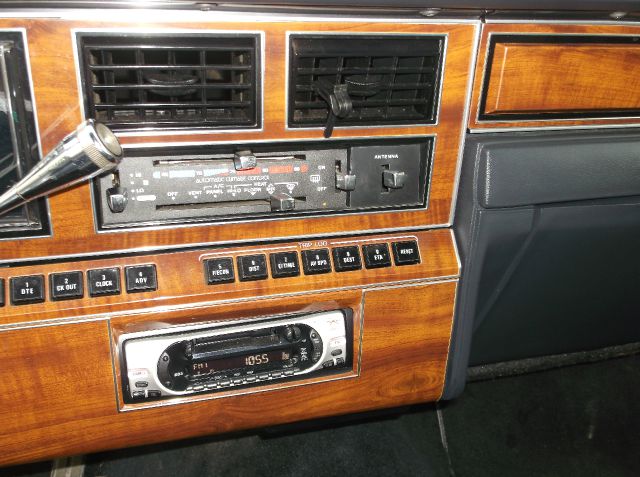 Lincoln Town Car 1989 photo 9