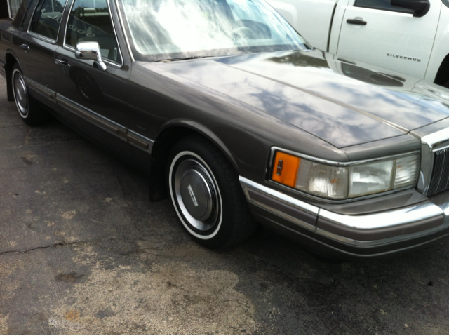 Lincoln Town Car 1990 photo 1