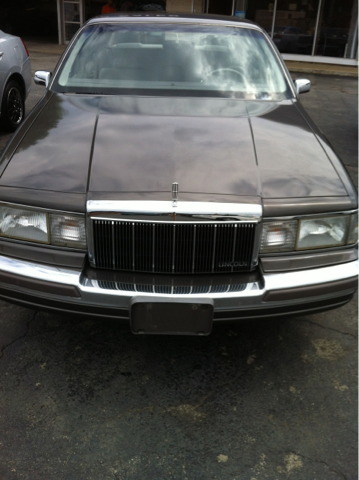 Lincoln Town Car 1990 photo 2