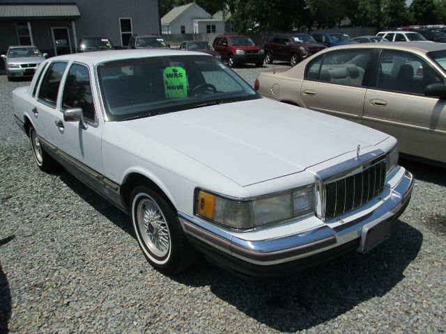 Lincoln Town Car 1990 photo 2