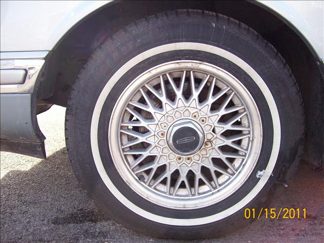 Lincoln Town Car 1991 photo 2