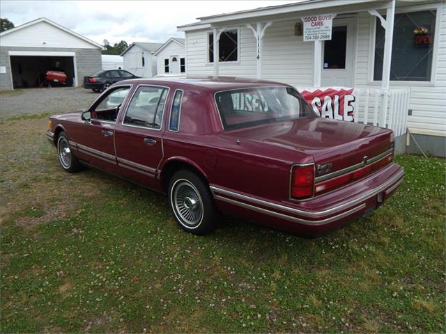 Lincoln Town Car 1992 photo 14