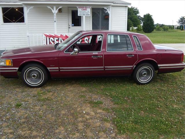 Lincoln Town Car 1992 photo 16