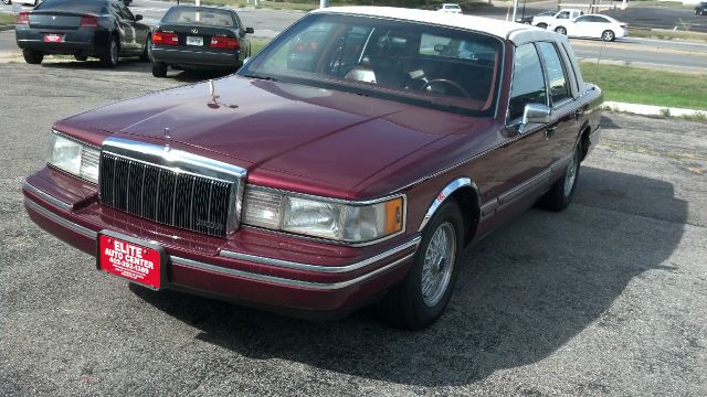 Lincoln Town Car 1992 photo 2