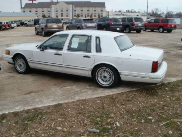 Lincoln Town Car 1993 photo 2