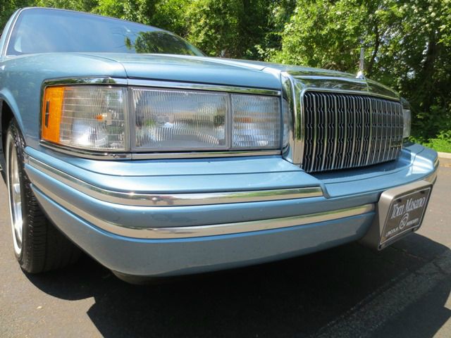 Lincoln Town Car 1993 photo 18