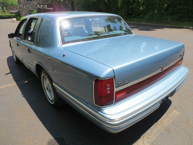 Lincoln Town Car 1993 photo 19