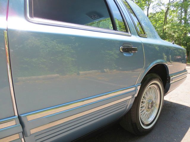 Lincoln Town Car 1993 photo 2