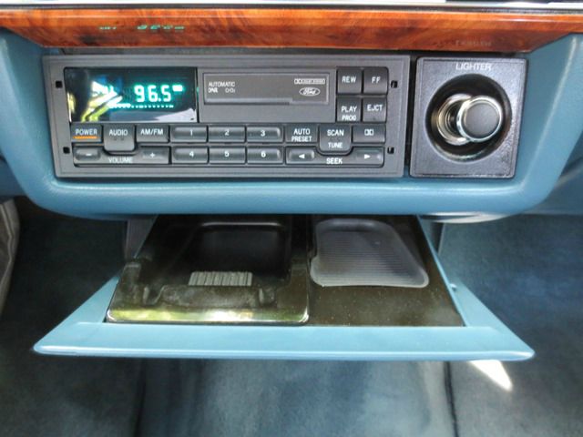 Lincoln Town Car 1993 photo 27