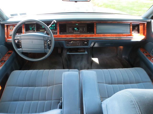 Lincoln Town Car 1993 photo 48