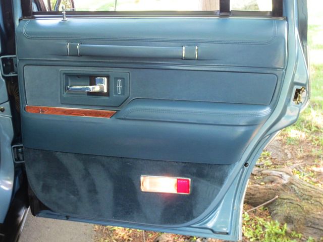 Lincoln Town Car 1993 photo 52