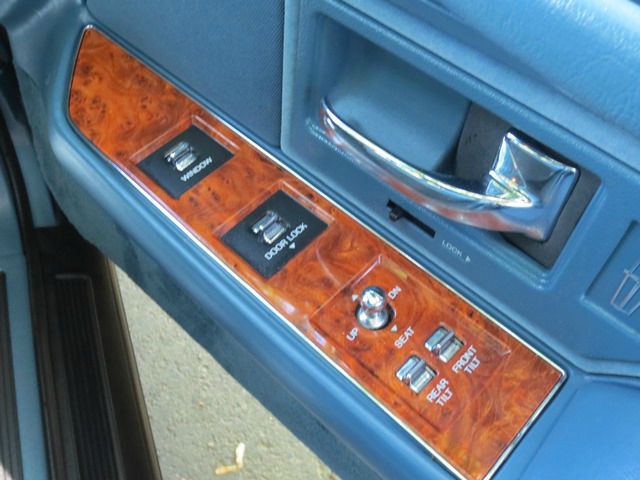 Lincoln Town Car 1993 photo 54