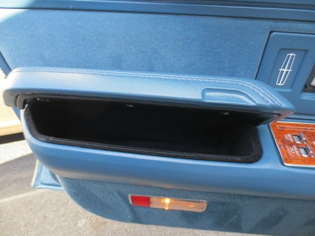 Lincoln Town Car 1993 photo 59