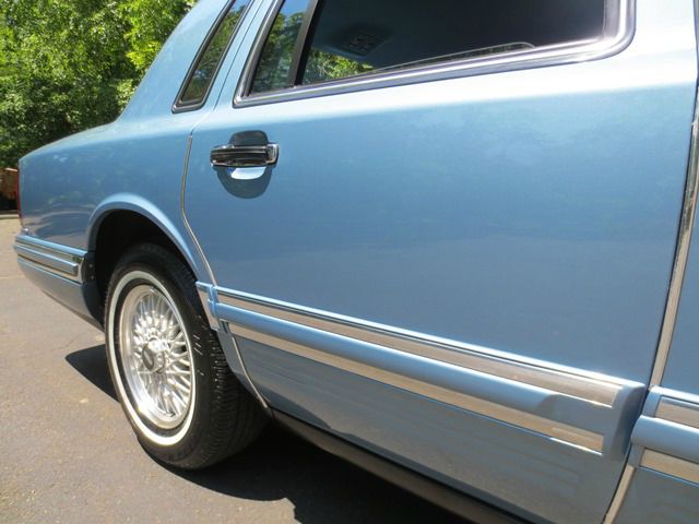 Lincoln Town Car 1993 photo 75