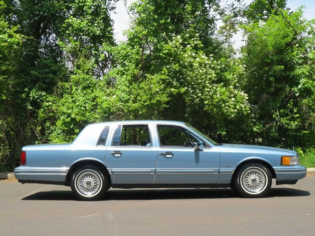 Lincoln Town Car 1993 photo 86