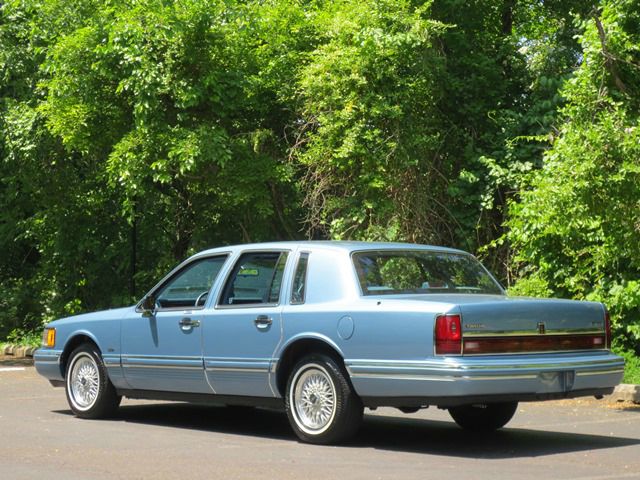 Lincoln Town Car 1993 photo 90