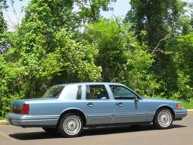 Lincoln Town Car 1993 photo 96