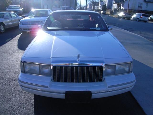 Lincoln Town Car 1993 photo 2