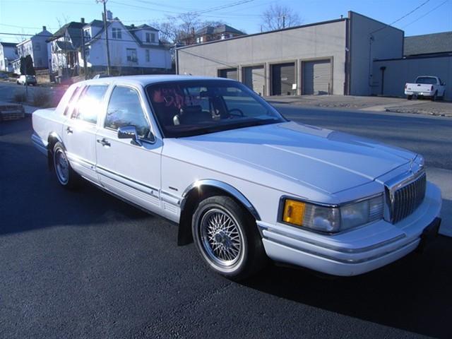 Lincoln Town Car 1993 photo 3