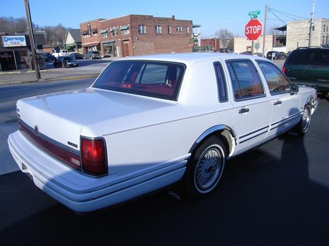 Lincoln Town Car 1993 photo 5