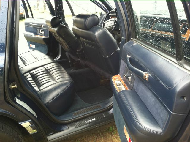 Lincoln Town Car 1993 photo 1