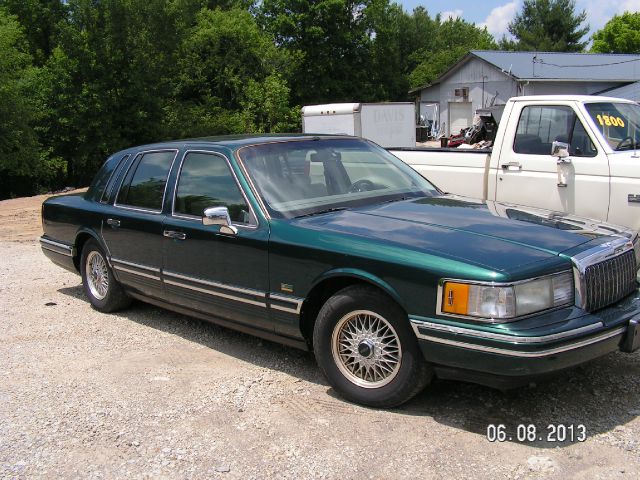 Lincoln Town Car 1993 photo 2