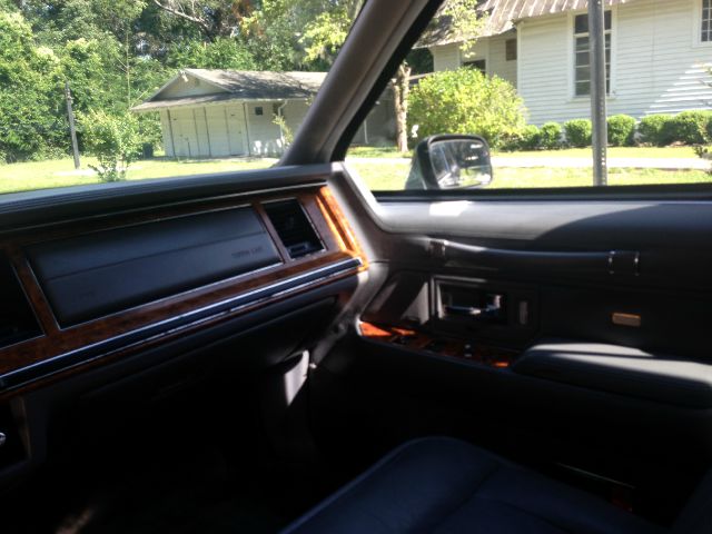Lincoln Town Car 1993 photo 28