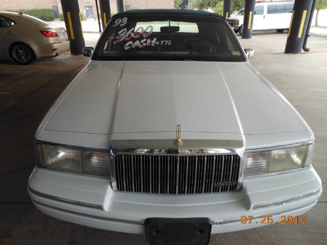 Lincoln Town Car DOWN 4.9 WAC Sedan