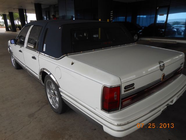 Lincoln Town Car 1993 photo 3