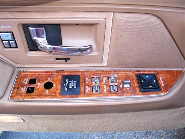 Lincoln Town Car 1994 photo 1