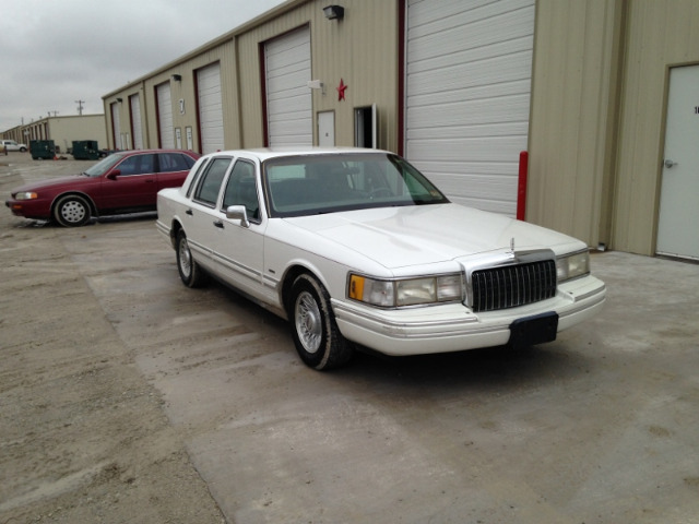 Lincoln Town Car 1994 photo 4