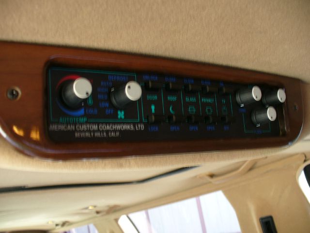 Lincoln Town Car 1994 photo 16