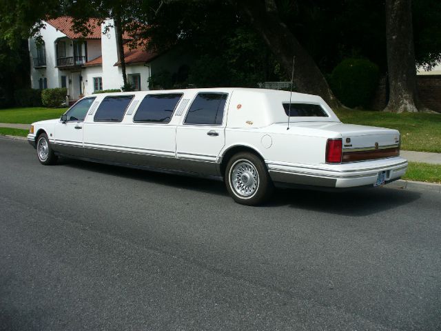 Lincoln Town Car 1994 photo 2