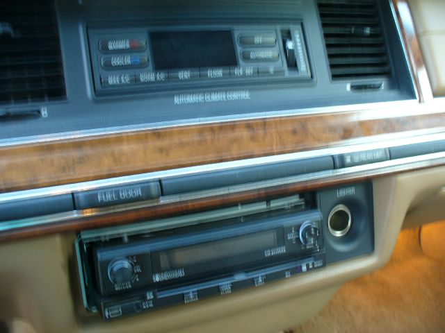 Lincoln Town Car 1994 photo 4