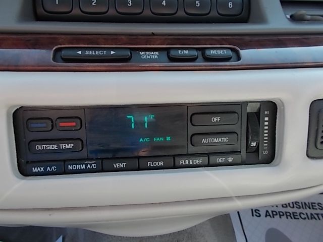 Lincoln Town Car 1995 photo 4