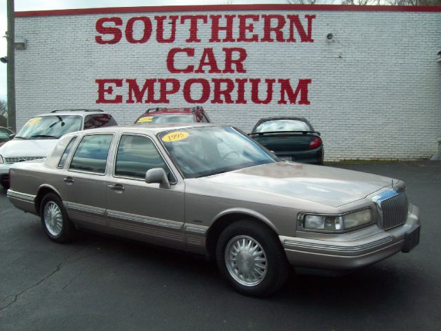 Lincoln Town Car DOWN 4.9 WAC Sedan